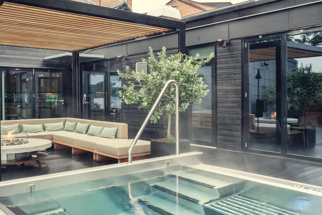 Naeaes Fabriker Hotell & Restaurang Tollered Exterior foto